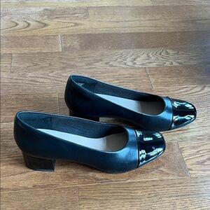 Clark’s ultimate comfort collection black Patent Toe block heels size 9